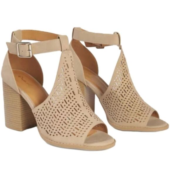 Qupid Shoes - 🔴2 for 30🔴 Quips sandals chunky heel tan size 7